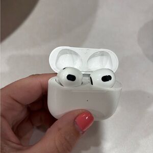 Apple White Earbud Headphones